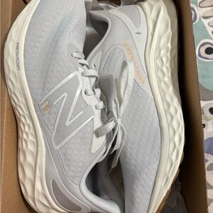 New Balance Women's Sneakers - Light Gray and White